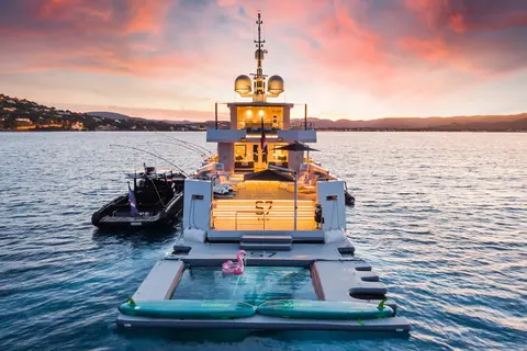 S7 Yacht Charter, photograph 11