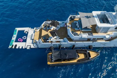 S7 Yacht Charter, photograph 12