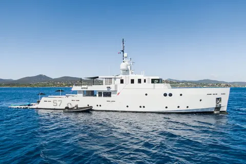 S7 Yacht Charter, photograph 2