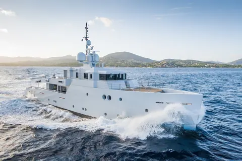 S7 Yacht Charter, photograph 3