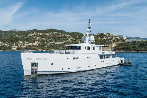 S7 Yacht Charter, photograph 4