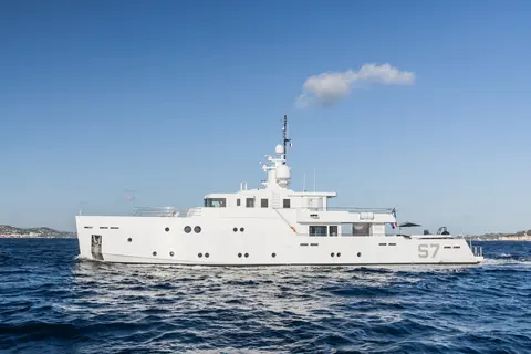 S7 Yacht Charter, photograph 6