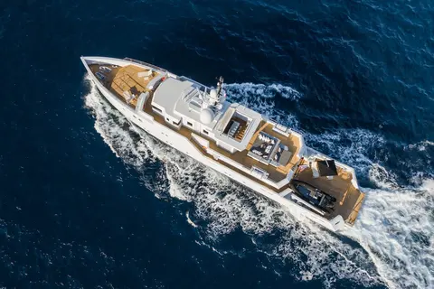 S7 Yacht Charter, photograph 8