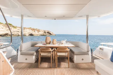 Saahsa Yacht Charter, photograph 12