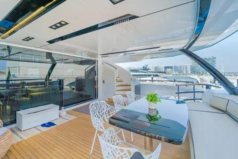 Saffuriya Yacht Charter in Dubai, photograph 11