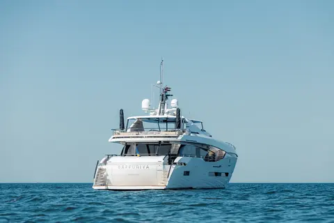 Saffuriya Yacht Charter in Dubai, photograph 4