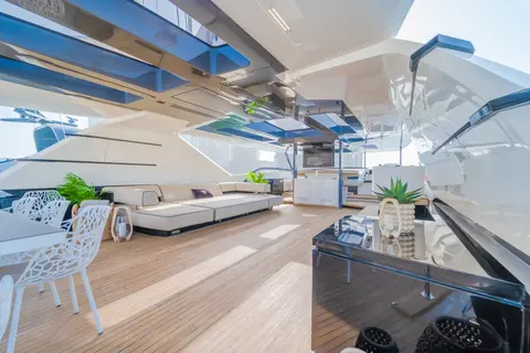 Saffuriya Yacht Charter in Dubai, photograph 8