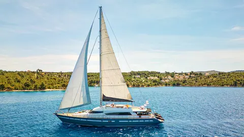 San Limi Yacht Charter, photograph 2