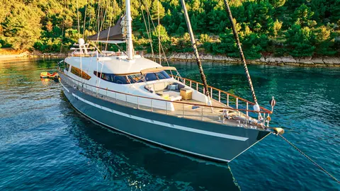 San Limi Yacht Charter, photograph 6