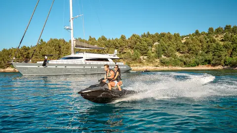 San Limi Yacht Charter, photograph 7
