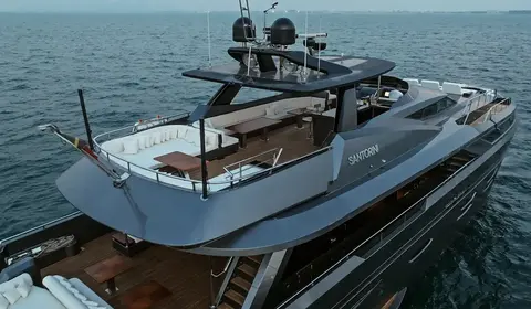 Santorini Yacht Charter in Dubai, photograph 7