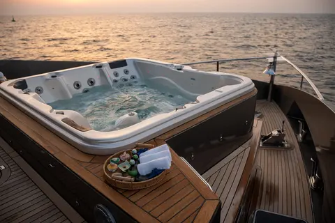 Santorini Yacht Charter in Dubai, photograph 8