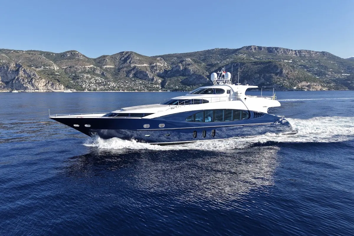 Sea Breeze One Yacht Charter