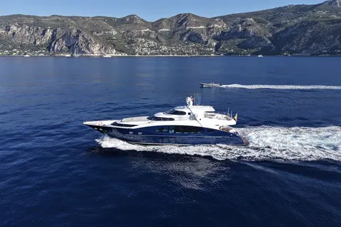 Sea Breeze One Yacht Charter, photograph 3