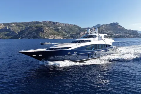 Sea Breeze One Yacht Charter, photograph 4