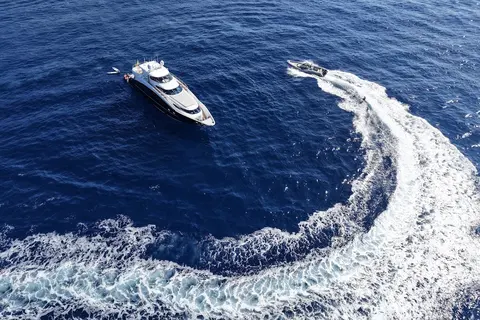 Sea Breeze One Yacht Charter, photograph 7