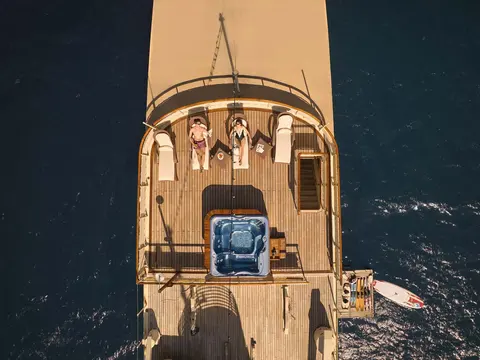 Seagull II Yacht Charter, photograph 9