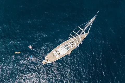 Sealen B Yacht Charter, photograph 3