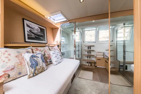Seek Yacht Charter, photograph 10