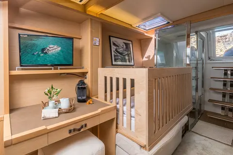 Seek Yacht Charter, photograph 12