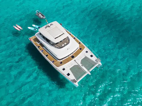 Seek Yacht Charter, photograph 2