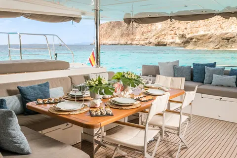 Seek Yacht Charter, photograph 6
