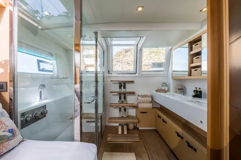 Seek Yacht Charter, photograph 7