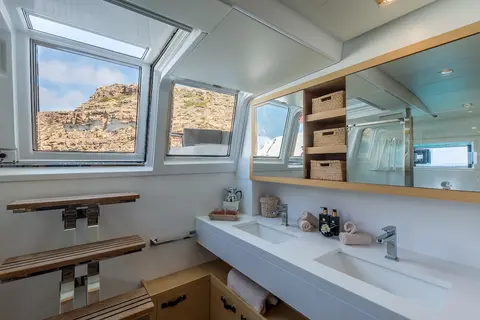 Seek Yacht Charter, photograph 8