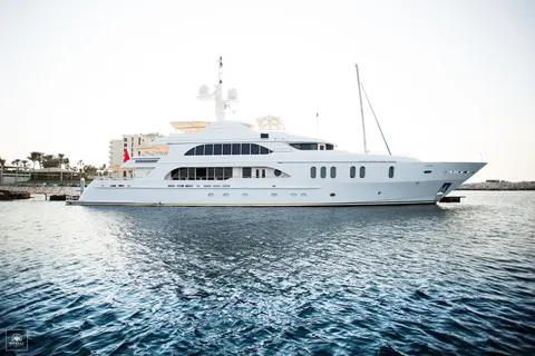 Sensation Yacht Charter in Dubai, photograph 5