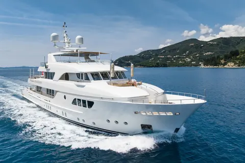 Serenity Yacht Charter, photograph 2