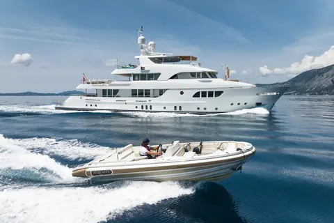 Serenity Yacht Charter, photograph 3