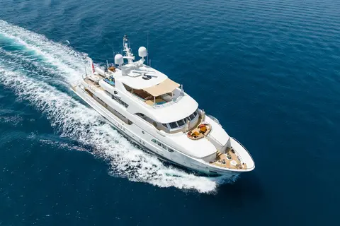 Serenity Yacht Charter, photograph 4