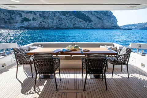 Seven Yacht Charter, photograph 11
