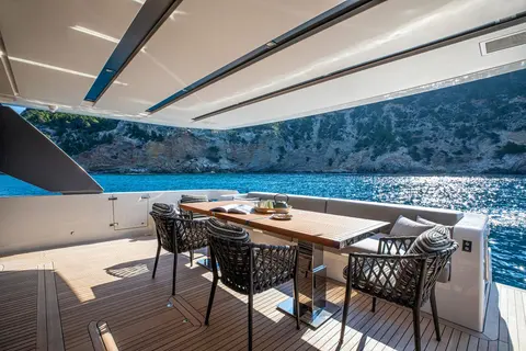 Seven Yacht Charter, photograph 12