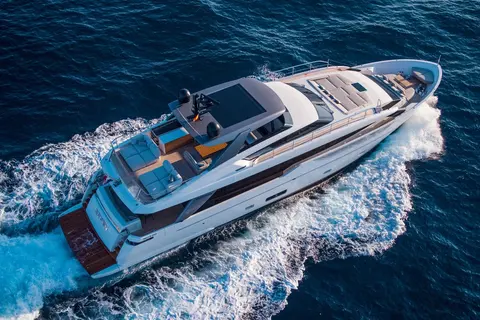 Seven Yacht Charter, photograph 3