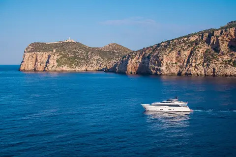 Seven Yacht Charter, photograph 4
