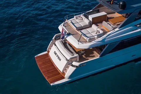 Seven Yacht Charter, photograph 7