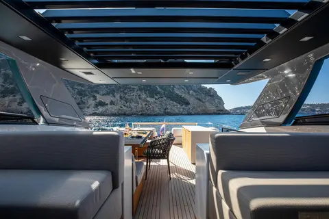 Seven Yacht Charter, photograph 9