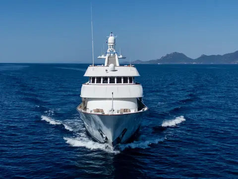 Sheergold Yacht Charter, photograph 3