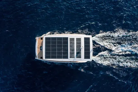Silent Dream Yacht Charter, photograph 2