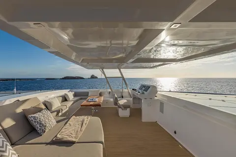 Silent Dream Yacht Charter, photograph 3