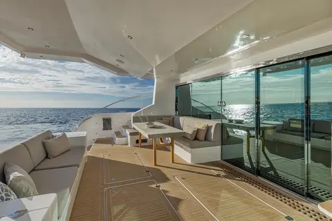 Silent Dream Yacht Charter, photograph 4