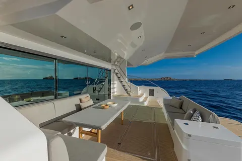 Silent Dream Yacht Charter, photograph 6