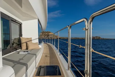Silent Dream Yacht Charter, photograph 7