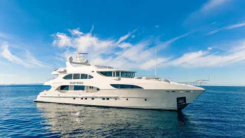 Silent World Yacht Charter, photograph 3