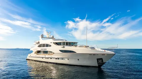 Silent World Yacht Charter, photograph 4