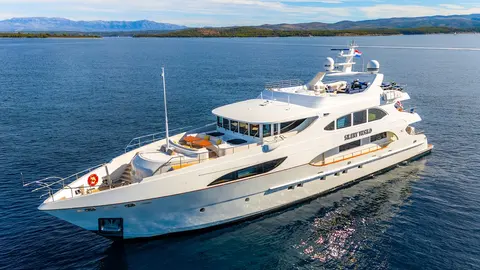 Silent World Yacht Charter, photograph 5