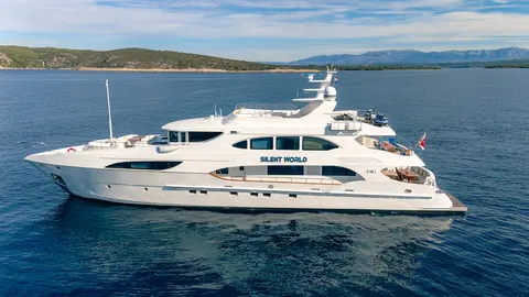 Silent World Yacht Charter, photograph 6
