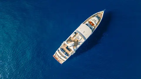 Silent World Yacht Charter, photograph 9