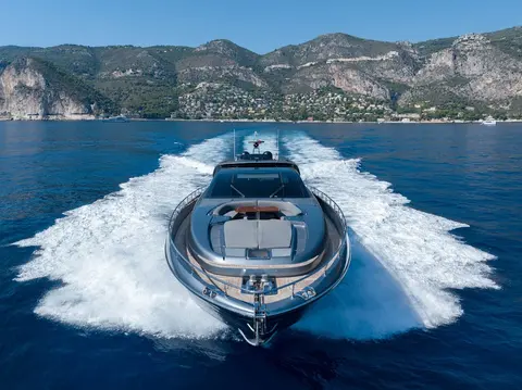 Silver Breeze Yacht Charter, photograph 2